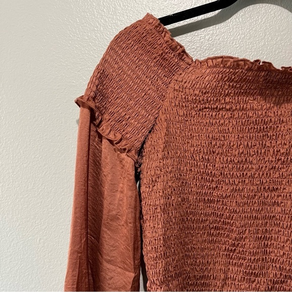 LUCY PARIS- Long Sleeve Flowy Sleeves with Ruched Material Copper Top Size M - Picture 4 of 5